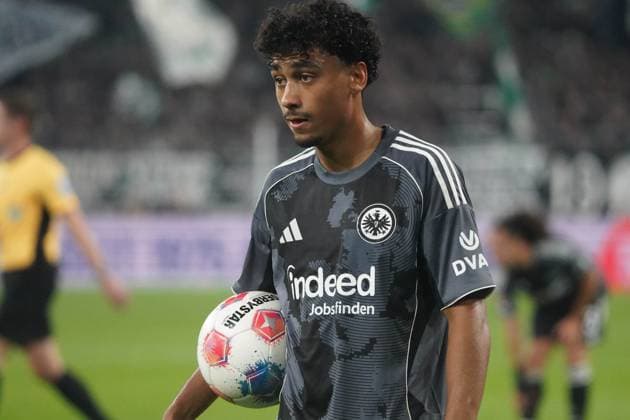 Fussball, 1.BL Saison 2025 2026 Borussia Mönchengladbach vs Eintracht Frankfurt , 27.09.2025, Stadion im Borussia Park Mönchengladbach, Nathaniel Brown Eintracht Frankfurt, Aktion, Einzelbild *** Football, 1 BL Season 2025 2026 Borussia Mönchengladbach vs Eintracht Frankfurt , 27 09 2025, Stadion im Borussia Park Mönchengladbach, Nathaniel Brown Eintracht Frankfurt, Action, Single Image
