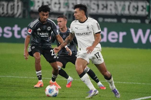 Fussball, 1.BL Saison 2025 2026 Borussia Mönchengladbach vs Eintracht Frankfurt , 27.09.2025, Stadion im Borussia Park Mönchengladbach, Nathaniel Brown, Eintracht Frankfurt, Jen castrop