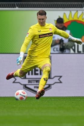 Paderborn, Home Deluxe Arena, 27.09.25, GER, Herren, 2.Bundesliga, Saison 2025-2026, SC Paderborn 07 - 1.FC Kaiserslautern Bild: Torwart Julian KRAHL (Kaiserslautern) DFL regulations prohibit any use of photographs as image sequences and or quasi-video. NRW Deutschland