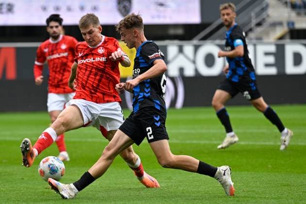 Paderborn, Home Deluxe Arena, 27.09.25, GER, Herren, 2.Bundesliga, Saison 2025-2026, SC Paderborn 07 - 1.FC Kaiserslautern Bild: v.li. im Zweikampf Paul JOLY (Kaiserslautern) und Ruben MUELLER (Paderborn) DFL regulations prohibit any use of photographs as image sequences and or quasi-video. NRW Deutschland