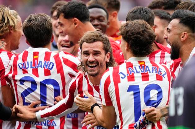 Atletico de Madrid v Real Madrid CF - LaLiga EA Sports Antoine Griezmann second striker of Atletico de Madrid and France celebrates the victory after winning the LaLiga EA Sports match between Atletico de Madrid and Real Madrid CF at Riyadh Air Metropolitano on September 27, 2025 in Madrid, Spain. Madrid Spain  Copyright: xJosexBretonx originalFilename:bretonhernandez-atletico250927_npt2q.jpg