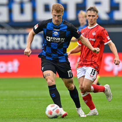 Paderborn, Home Deluxe Arena, 27.09.25, GER, Herren, 2.Bundesliga, Saison 2025-2026, SC Paderborn 07 - 1.FC Kaiserslautern Bild: v.li. im Zweikampf Laurin CURDA (Paderborn) und Naatan SKYTTAE (Kaiserslautern) DFL regulations prohibit any use of photographs as image sequences and or quasi-video. NRW Deutschland