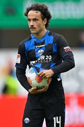 Paderborn, Home Deluxe Arena, 27.09.25, GER, Herren, 2.Bundesliga, Saison 2025-2026, SC Paderborn 07 - 1.FC Kaiserslautern Bild: Mika BAUR (Paderborn) DFL regulations prohibit any use of photographs as image sequences and or quasi-video. NRW Deutschland