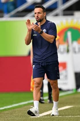 Paderborn, Home Deluxe Arena, 27.09.25, GER, Herren, 2.Bundesliga, Saison 2025-2026, SC Paderborn 07 - 1.FC Kaiserslautern Bild: Trainer Ralf KETTEMANN (Paderborn) DFL regulations prohibit any use of photographs as image sequences and or quasi-video. NRW Deutschland