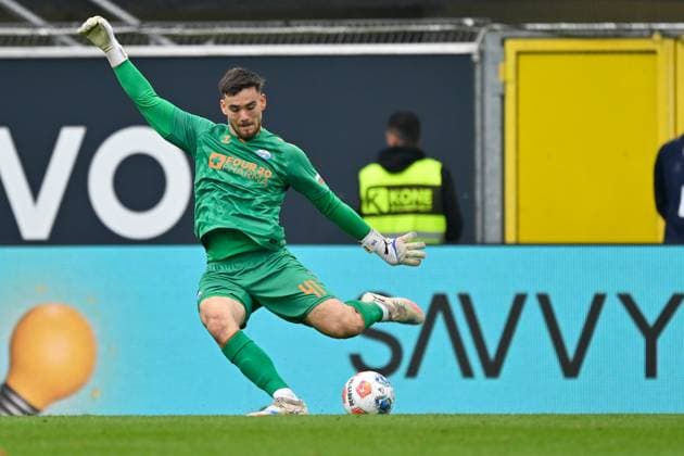 Paderborn, Home Deluxe Arena, 27.09.25, GER, Herren, 2.Bundesliga, Saison 2025-2026, SC Paderborn 07 - 1.FC Kaiserslautern Bild: Torwart Dennis SEIMEN (Paderborn) DFL regulations prohibit any use of photographs as image sequences and or quasi-video. NRW Deutschland