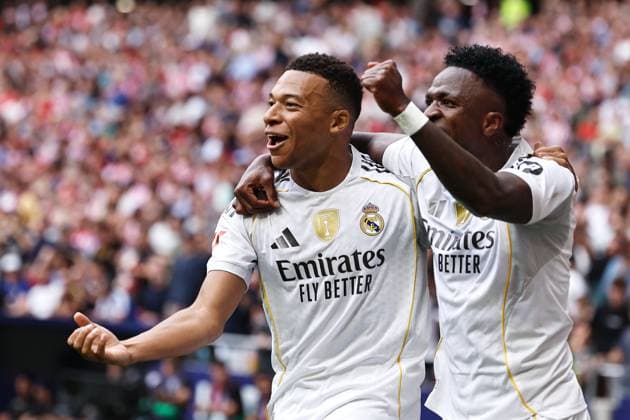 (L-R) Kylian Mbappe, Vinicius Junior (Real), SEPTEMBER 27, 2025 - Football Soccer : Mbappe and Vinicius celebrate after Arda Guler s goal during Spanish LaLiga EA Sports match between Club Atletico de Madrid - Real Madrid CF at the Estadio Riyahd Air Metropolitano in Madrid, Spain. Noxthirdxpartyxsales  aflo_305028326