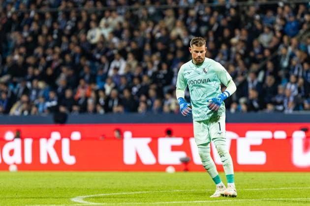 2. Fußball Bundesliga: VfL Bochum - Fortuna Düsseldorf; Vonovia-Ruhrstadion, Bochum; 27.09.2025 Timo Horn (VfL Bochum, 1) 2. Fußball Bundesliga: VfL Bochum - Fortuna Düsseldorf; Vonovia-Ruhrstadion, Bochum; 27.09.2025 DFL regulations prohibit any use of photographs as image sequences and or quasi video.