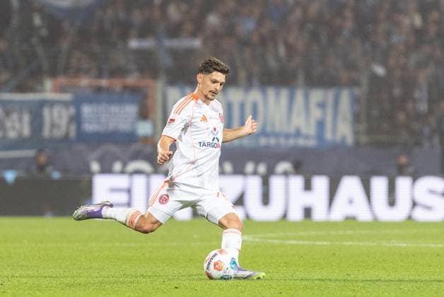 2. Fußball Bundesliga: VfL Bochum - Fortuna Düsseldorf; Vonovia-Ruhrstadion, Bochum; 27.09.2025 Florent Muslija (Fortuna Düsseldorf, 24) 2. Fußball Bundesliga: VfL Bochum - Fortuna Düsseldorf; Vonovia-Ruhrstadion, Bochum; 27.09.2025 DFL regulations prohibit any use of photographs as image sequences and or quasi video.