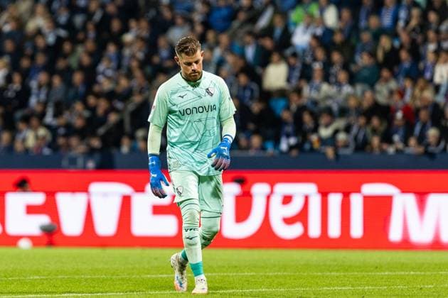 2. Fußball Bundesliga: VfL Bochum - Fortuna Düsseldorf; Vonovia-Ruhrstadion, Bochum; 27.09.2025 Timo Horn (VfL Bochum, 1) 2. Fußball Bundesliga: VfL Bochum - Fortuna Düsseldorf; Vonovia-Ruhrstadion, Bochum; 27.09.2025 DFL regulations prohibit any use of photographs as image sequences and or quasi video.