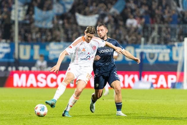 2. Fußball Bundesliga: VfL Bochum - Fortuna Düsseldorf; Vonovia-Ruhrstadion, Bochum; 27.09.2025 Cedric Itten (Fortuna Düsseldorf, 13) 2. Fußball Bundesliga: VfL Bochum - Fortuna Düsseldorf; Vonovia-Ruhrstadion, Bochum; 27.09.2025 DFL regulations prohibit any use of photographs as image sequences and or quasi video.