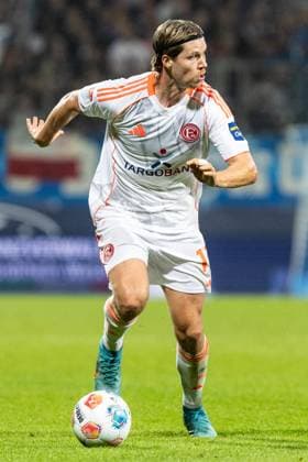 2. Fußball Bundesliga: VfL Bochum - Fortuna Düsseldorf; Vonovia-Ruhrstadion, Bochum; 27.09.2025 Cedric Itten (Fortuna Düsseldorf, 13) 2. Fußball Bundesliga: VfL Bochum - Fortuna Düsseldorf; Vonovia-Ruhrstadion, Bochum; 27.09.2025 DFL regulations prohibit any use of photographs as image sequences and or quasi video.