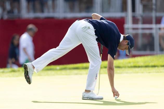 September 27, 2025, Farmingdale, Ny, United States: FARMINGDALE, NY - SEPTEMBER 27: Harris English of Team USA places his ball on hole 9 during the Ryder Cup - Morning Foursomes Matches at Bethpage Black Golf Course on September 27, 2025 in Farmingdale, NY. Ryder Cup - Morning Foursomes Matches  - ZUMAt139 20250927_aaa_t139_122 Copyright: xAlxChang IsixPhotosx