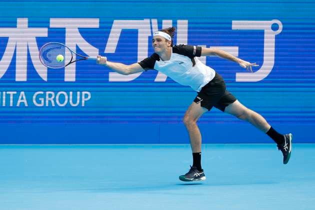 September 28, 2025, Tokyo, Japan: Taylor Fritz of the USA returns a shot against fellow American Sebastian Korda during their quarterfinals match at the Japan Open Tennis Championships at Ariake Colosseum in Tokyo. The tournament runs from September 22 to 30. Fritz won 6-3, 6(5)-7, 6-3. Tokyo Japan - ZUMAm191 20250928_aap_m191_001 Copyright: xRodrigoxReyesxMarinx