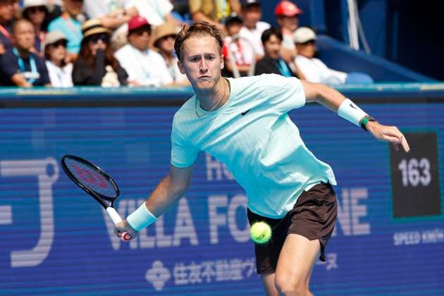 September 28, 2025, Tokyo, Japan: Sebastian Korda of the USA returns a shot against fellow American Taylor Fritz during their quarterfinals match at the Japan Open Tennis Championships at Ariake Colosseum in Tokyo. The tournament runs from September 22 to 30. Fritz won 6-3, 6(5)-7, 6-3. Tokyo Japan - ZUMAm191 20250928_aap_m191_003 Copyright: xRodrigoxReyesxMarinx