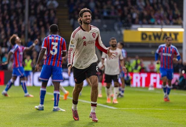 (250928) -- LONDON, Sept. 28, 2025 -- Liverpool s Dominik Szoboszlai (front) reacts after missing a chance to score during the English Premier League match between Crystal Palace FC and Liverpool FC in London, Britain, on Sept. 27, 2025. FOR EDITORIAL USE ONLY. NOT FOR SALE FOR MARKETING OR ADVERTISING CAMPAIGNS. NO USE WITH UNAUTHORIZED AUDIO, VIDEO, DATA, FIXTURE LISTS, CLUB LEAGUE LOGOS OR LIVE SERVICES. ONLINE IN-MATCH USE LIMITED TO 45 IMAGES, NO VIDEO EMULATION. NO USE IN BETTING, GAMES OR SINGLE CLUB LEAGUE PLAYER PUBLICATIONS. (SP)BRITAIN-LONDON-FOOTBALL-ENGLISH PREMIER LEAGUE-CRYSTAL PALACE VS LIVERPOOL LixYing