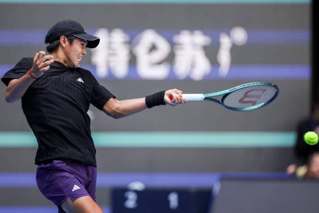 BEIJING, CHINA - SEPTEMBER 28: Learner Tien of the United States returns a shot in the Men s Singles Round of 16 match against Flavio Cobolli of Italy on day 7 of the 2025 China Open at National Tennis Center on September 28, 2025 in Beijing, China.  Copyright: xVCGx 111593673099