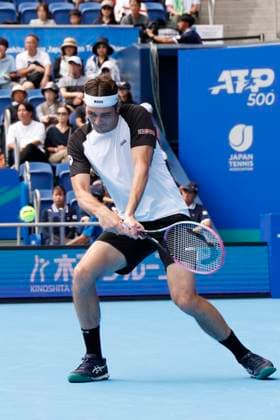 September 28, 2025, Tokyo, Japan: Taylor Fritz of the USA returns a shot against fellow American Sebastian Korda during their quarterfinals match at the Japan Open Tennis Championships at Ariake Colosseum in Tokyo. The tournament runs from September 22 to 30. Fritz won 6-3, 6(5)-7, 6-3. Tokyo Japan - ZUMAm191 20250928_aap_m191_014 Copyright: xRodrigoxReyesxMarinx