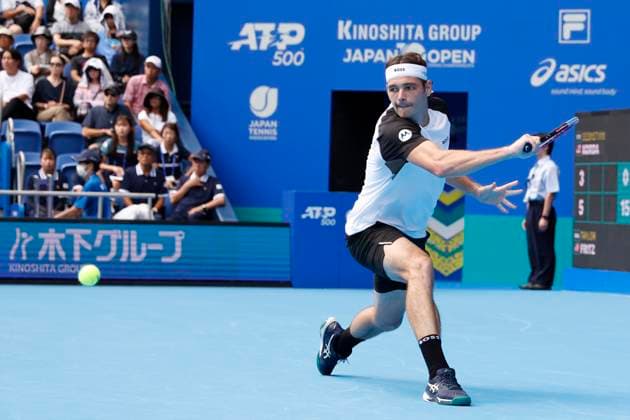 September 28, 2025, Tokyo, Japan: Taylor Fritz of the USA returns a shot against fellow American Sebastian Korda during their quarterfinals match at the Japan Open Tennis Championships at Ariake Colosseum in Tokyo. The tournament runs from September 22 to 30. Fritz won 6-3, 6(5)-7, 6-3. Tokyo Japan - ZUMAm191 20250928_aap_m191_020 Copyright: xRodrigoxReyesxMarinx