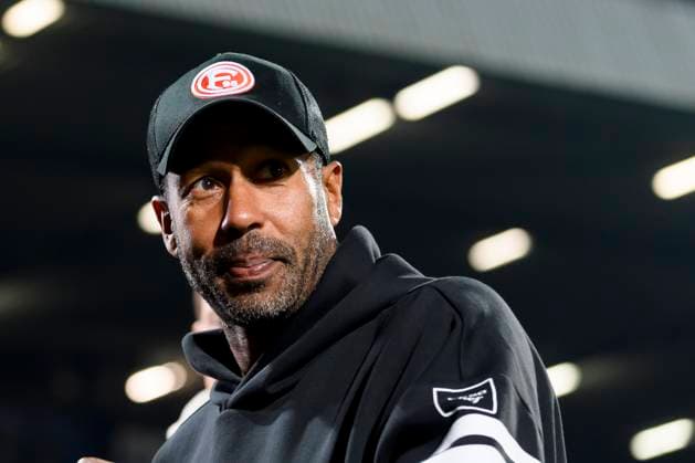 Trainer Daniel Thioune (Fortuna Duesseldorf) schaut waehrend des spiels der 2. Bundesliga zwischen VfL Bochum und Fortuna Duesseldorf, Vonovia Ruhrstadion am 27. September 2025 in Bochum, Deutschland. (Foto von Max Maiwald DeFodi Images) +++ Trainer Daniel Thioune (Fortuna Duesseldorf) looks on during the 2. Bundesliga match between VfL Bochum and Fortuna Duesseldorf at Vonovia Ruhrstadion on September 27, 2025 in Bochum, Germany. (Photo by Max Maiwald DeFodi Images) DFB DFL REGULATIONS PROHIBIT ANY USE OF PHOTOGRAPHS AS IMAGE SEQUENCES AND OR QUASI-VIDEO. (Photo by Max Maiwald DeFodi Images) Trainer Daniel Thioune Fortuna Duesseldorf looks on during the 2 Bundesliga match between VfL Bochum and Fortuna Duesseldorf, Vonovia Ruhrstadion on September 27, 2025 in Bochum, Germany Photo by Max Maiwald DeFodi Images Trainer Daniel Thioune Fortuna Duesseldorf looks on during the 2 Bundesliga match between VfL Bochum and Fortuna Duesseldorf at Vonovia Ruhrstadion on September 27, 2025 in Bochum, Germany Photo by Max Maiwald DeFodi Images DFB DFL REGULATIONS PROHIBIT ANY USE OF PHOTOGRAPHS AS IMAGE SEQUENCES AND OR QUASI VIDEO Photo by Max Maiwald DeFodi Images
