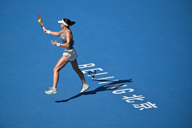 (250928) -- BEIJING, Sept. 28, 2025 -- Eva Lys of Germany hits a return during the women s singles third round match between Elena Rybakina of Kazakhstan and Eva Lys of Germany at 2025 China Open tennis tournament in Beijing, China, Sept. 28, 2025. ) (SP)CHINA-BEIJING-TENNIS-CHINA OPEN-WOMEN S SINGLES-THIRD ROUND (CN) XinxMengchen 