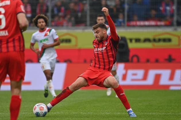 Julian NIEHUES (Heidenheim), Aktion,Einzelaktion,Einzelbild, Freisteller,Ganzkoerperaufnahme,ganze Figur. Fussball 1. Bundesliga Saison 2025 2026, 5.Spieltag, Spieltag05 1.FC Heidenheim - FC Augsburg 2-1 am 27.09.2025, VOITH ARENA