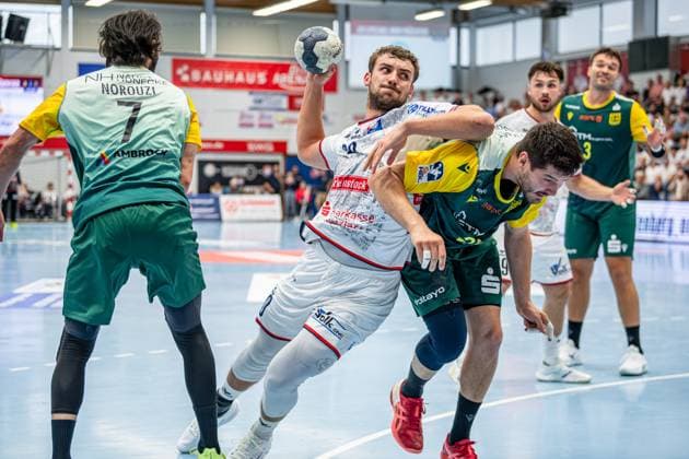 2. Handball Bundesliga; TV Hüttenberg - VfL Eintracht Hagen, 27.09.25 Leif Haack (TV Hüttenberg, 20), Vit Reichl (TV Hüttenberg, 19), Pouya Norouzi (VfL Eintracht Hagen, 7), Philip Jungemann (VfL Eintracht Hagen, 25), Tim Düren (VfL Eintracht Hagen, 3) 2. Handball Bundesliga; TV Hüttenberg - VfL Eintracht Hagen: Hüttenberg, 27.09.25 Copyright: xBEAUTIFULxSPORTS Roeczeyx