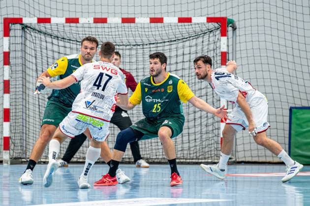 2. Handball Bundesliga; TV Hüttenberg - VfL Eintracht Hagen, 27.09.25 Danil Dyatlov (TV Hüttenberg, 47), Tim Düren (VfL Eintracht Hagen, 3), Philip Jungemann (VfL Eintracht Hagen, 25), Vit Reichl (TV Hüttenberg, 19) 2. Handball Bundesliga; TV Hüttenberg - VfL Eintracht Hagen: Hüttenberg, 27.09.25 Copyright: xBEAUTIFULxSPORTS Roeczeyx