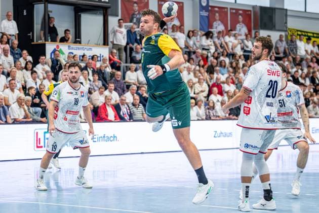 2. Handball Bundesliga; TV Hüttenberg - VfL Eintracht Hagen, 27.09.25 Tim Düren (VfL Eintracht Hagen, 3), Leif Haack (TV Hüttenberg, 20), Vit Reichl (TV Hüttenberg, 19) 2. Handball Bundesliga; TV Hüttenberg - VfL Eintracht Hagen: Hüttenberg, 27.09.25 Copyright: xBEAUTIFULxSPORTS Roeczeyx