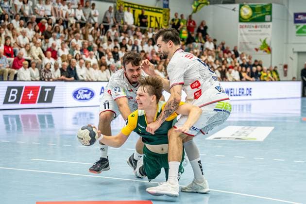 2. Handball Bundesliga; TV Hüttenberg - VfL Eintracht Hagen, 27.09.25 Linus Kutz (VfL Eintracht Hagen, 34), Lasse Ohl (TV Hüttenberg, 11), Hendrik Schreiber (TV Hüttenberg, 51) 2. Handball Bundesliga; TV Hüttenberg - VfL Eintracht Hagen: Hüttenberg, 27.09.25 Copyright: xBEAUTIFULxSPORTS Roeczeyx