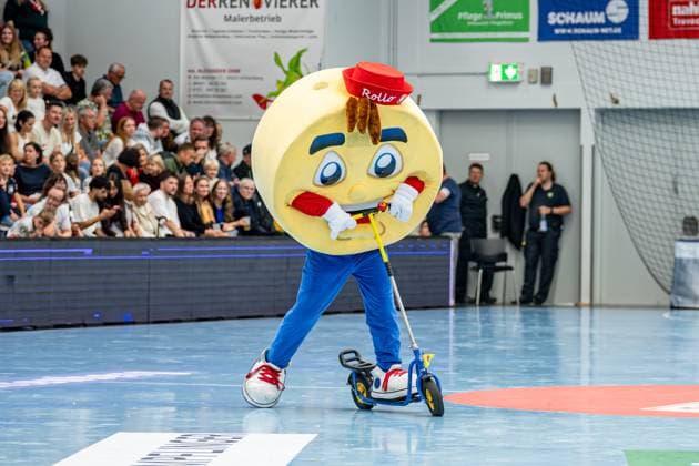 2. Handball Bundesliga; TV Hüttenberg - VfL Eintracht Hagen, 27.09.25 Maskottchen Rollo 2. Handball Bundesliga; TV Hüttenberg - VfL Eintracht Hagen: Hüttenberg, 27.09.25 Copyright: xBEAUTIFULxSPORTS Roeczeyx