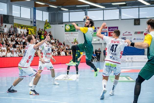 2. Handball Bundesliga; TV Hüttenberg - VfL Eintracht Hagen, 27.09.25 Pouya Norouzi (VfL Eintracht Hagen, 7), Danil Dyatlov (TV Hüttenberg, 47), Paul Ohl (TV Hüttenberg, 10), Hendrik Schreiber (TV Hüttenberg, 51) 2. Handball Bundesliga; TV Hüttenberg - VfL Eintracht Hagen: Hüttenberg, 27.09.25 Copyright: xBEAUTIFULxSPORTS Roeczeyx
