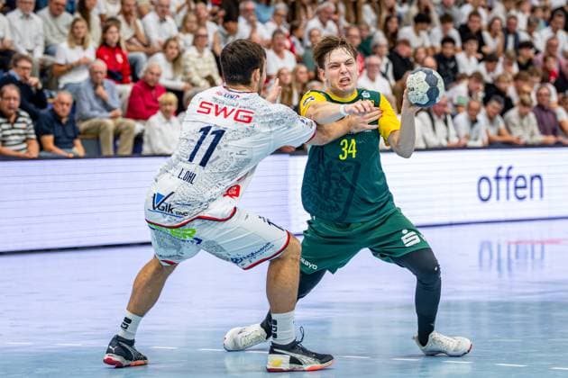 2. Handball Bundesliga; TV Hüttenberg - VfL Eintracht Hagen, 27.09.25 Linus Kutz (VfL Eintracht Hagen, 34), Lasse Ohl (TV Hüttenberg, 11) 2. Handball Bundesliga; TV Hüttenberg - VfL Eintracht Hagen: Hüttenberg, 27.09.25 Copyright: xBEAUTIFULxSPORTS Roeczeyx