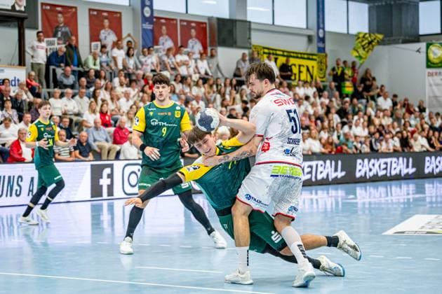 2. Handball Bundesliga; TV Hüttenberg - VfL Eintracht Hagen, 27.09.25 Luca Richter (VfL Eintracht Hagen, 77), Tilman Pröhl (VfL Eintracht Hagen, 9), Hendrik Schreiber (TV Hüttenberg, 51) 2. Handball Bundesliga; TV Hüttenberg - VfL Eintracht Hagen: Hüttenberg, 27.09.25 Copyright: xBEAUTIFULxSPORTS Roeczeyx