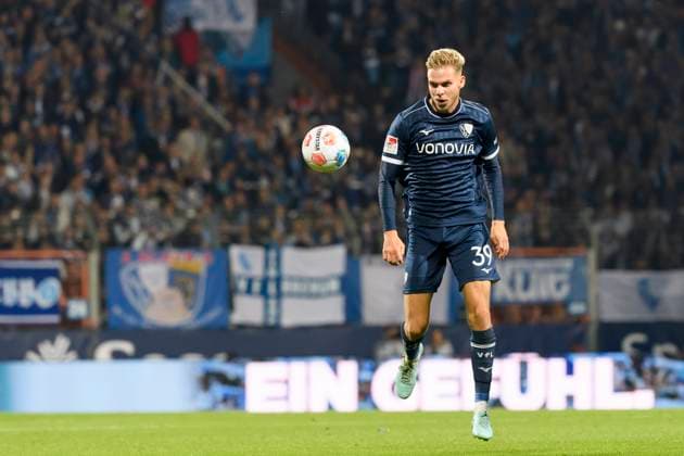 Leandro Morgalla (VfL Bochum) kontrolliert den Ball waehrend des spiels der 2. Bundesliga zwischen VfL Bochum und Fortuna Duesseldorf, Vonovia Ruhrstadion am 27. September 2025 in Bochum, Deutschland. (Foto von Max Maiwald DeFodi Images) +++ Leandro Morgalla (VfL Bochum) controls the ball during the 2. Bundesliga match between VfL Bochum and Fortuna Duesseldorf at Vonovia Ruhrstadion on September 27, 2025 in Bochum, Germany. (Photo by Max Maiwald DeFodi Images) DFB DFL REGULATIONS PROHIBIT ANY USE OF PHOTOGRAPHS AS IMAGE SEQUENCES AND OR QUASI-VIDEO. (Photo by Max Maiwald DeFodi Images) Leandro Morgalla VfL Bochum controls the ball during the 2 Bundesliga match between VfL Bochum and Fortuna Duesseldorf, Vonovia Ruhrstadion on September 27, 2025 in Bochum, Germany Photo by Max Maiwald DeFodi Images Leandro Morgalla VfL Bochum controls the ball during the 2 Bundesliga match between VfL Bochum and Fortuna Duesseldorf at Vonovia Ruhrstadion on September 27, 2025 in Bochum, Germany Photo by Max Maiwald DeFodi Images DFB DFL REGULATIONS PROHIBIT ANY USE OF PHOTOGRAPHS AS IMAGE SEQUENCES AND OR QUASI VIDEO Photo by Max Maiwald DeFodi Images