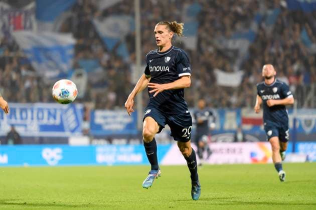 Noah Loosli (VfL Bochum) kontrolliert den Ball waehrend des spiels der 2. Bundesliga zwischen VfL Bochum und Fortuna Duesseldorf, Vonovia Ruhrstadion am 27. September 2025 in Bochum, Deutschland. (Foto von Max Maiwald DeFodi Images) +++ Noah Loosli (VfL Bochum) controls the ball during the 2. Bundesliga match between VfL Bochum and Fortuna Duesseldorf at Vonovia Ruhrstadion on September 27, 2025 in Bochum, Germany. (Photo by Max Maiwald DeFodi Images) DFB DFL REGULATIONS PROHIBIT ANY USE OF PHOTOGRAPHS AS IMAGE SEQUENCES AND OR QUASI-VIDEO. (Photo by Max Maiwald DeFodi Images) Noah Loosli VfL Bochum controls the ball during the 2 Bundesliga match between VfL Bochum and Fortuna Duesseldorf, Vonovia Ruhrstadion on September 27, 2025 in Bochum, Germany Photo by Max Maiwald DeFodi Images Noah Loosli VfL Bochum controls the ball during the 2 Bundesliga match between VfL Bochum and Fortuna Duesseldorf at Vonovia Ruhrstadion on September 27, 2025 in Bochum, Germany Photo by Max Maiwald DeFodi Images DFB DFL REGULATIONS PROHIBIT ANY USE OF PHOTOGRAPHS AS IMAGE SEQUENCES AND OR QUASI VIDEO Photo by Max Maiwald DeFodi Images