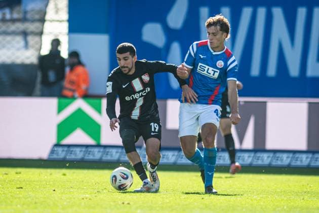 Rostock, Deutschland 27. September 2025: 3. Liga - 2025 2026 - FC Hansa Rostock vs. TSV Havelse Im Bild: v. li. im Zweikampf Nassim Boujellab (TSV Havelse) und Benno Dietze (Hansa Rostock) DFB regulations prohibit any use of photographs as image sequences and or quasi-video. Copyright: xFotostandx xVoelkerx