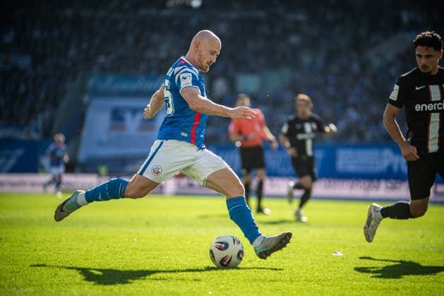 Rostock, Deutschland 27. September 2025: 3. Liga - 2025 2026 - FC Hansa Rostock vs. TSV Havelse Im Bild: Maximilian Krauß Krauss (Hansa Rostock) DFB regulations prohibit any use of photographs as image sequences and or quasi-video. Copyright: xFotostandx xVoelkerx