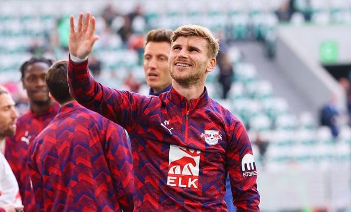 Wolfsburg - RB Leipzig Bundesliga Wolfsburg, 27.09.2025, Volkswagen Arena, Bundesliga, Spieltag 5 , VFL WOLFSBURG vs. RB LEIPZIG 0:1 (0:1) , Schlussjubel RB Leipzig. Im Bild: Timo Werner (36, RB Leipzig) wurde nach seinem Kurzeinsatz von den RB Fans gefeiert. ,