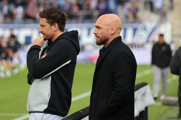 27.09.2025, Fussball, Herren, 2. Bundesliga, Saison 2025 2026, SV 07 Elversberg - Holstein Kiel, Trainer Vincent Wagner (SV 07 Elversberg), Sportdirektor Nils-Ole Book (SV 07 Elversberg) Elversberg Ursapharm-Arena an der Kaiserlinde Saarland Deutschland (DEU) Copyright: xSebastianxBachx