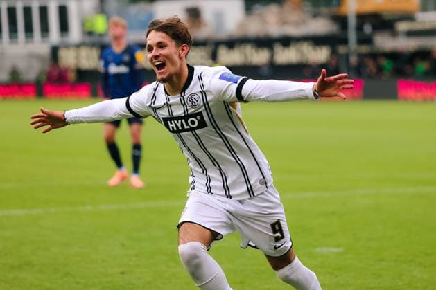 27.09.2025, Fussball, Herren, 2. Bundesliga, Saison 2025 2026, SV 07 Elversberg - Holstein Kiel, Torjubel zum 1:0, Torschütze: Otto Stange (SV 07 Elversberg) Elversberg Ursapharm-Arena an der Kaiserlinde Saarland Deutschland (DEU) Copyright: xSebastianxBachx