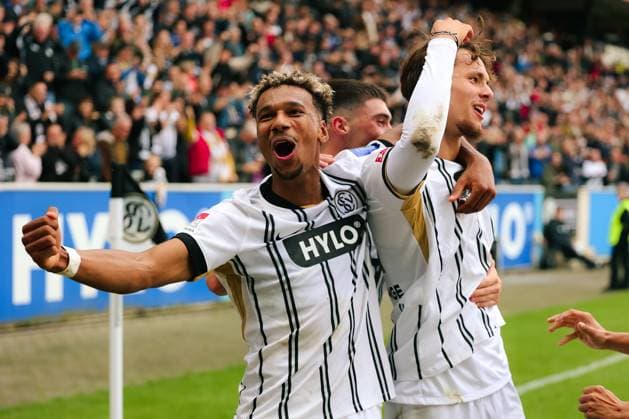 27.09.2025, Fussball, Herren, 2. Bundesliga, Saison 2025 2026, SV 07 Elversberg - Holstein Kiel, Torjubel zum 1:0, Torschütze: Otto Stange (SV 07 Elversberg) Elversberg Ursapharm-Arena an der Kaiserlinde Saarland Deutschland (DEU) Copyright: xSebastianxBachx