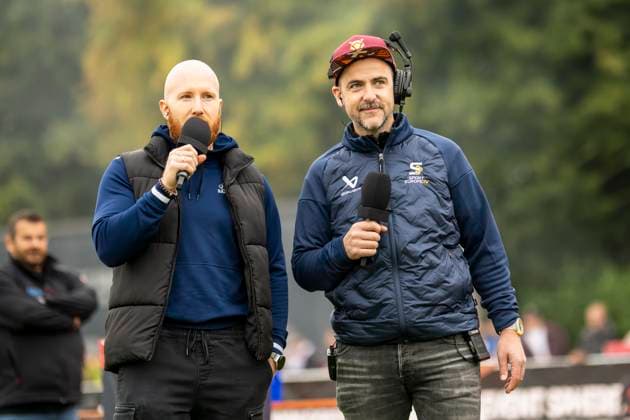 Michael Mayer und Florian Dietrich als Feldreporter GER, ifm Ravensburg Razorbacks vs Dresden Monarchs, American Football, GFL, Saison 2025, Playoffs, Halbfinale, 27.09.2025, GER, ifm Ravensburg Razorbacks vs Dresden Monarchs, American Football, GFL, Saison 2025, Playoffs, Halbfinale, 27.09.2025 Weingarten Copyright: xEibner-Pressefoto FlorianxWolfx EP_FWF