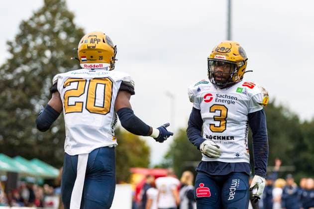 Jason Denneboom (20, DB, Dresden Monarchs) und Devonni Reed (3, DB, Dresden Monarchs) GER, ifm Ravensburg Razorbacks vs Dresden Monarchs, American Football, GFL, Saison 2025, Playoffs, Halbfinale, 27.09.2025, GER, ifm Ravensburg Razorbacks vs Dresden Monarchs, American Football, GFL, Saison 2025, Playoffs, Halbfinale, 27.09.2025 Weingarten Copyright: xEibner-Pressefoto FlorianxWolfx EP_FWF