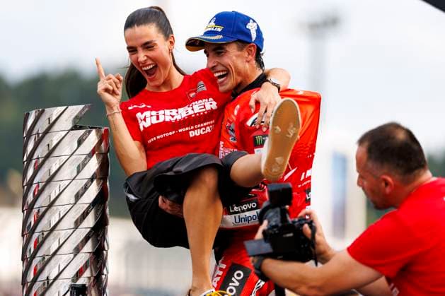 Motul Grand Prix celebrations World Championship, WM, Weltmeisterschaft in Motegi, Japan - 28 Sept 2025 Ducati Lenovo team rider Marc Marquez celebrates becoming world champion after the race during the 2025 Motul Grand Prix. Motegi Japan Copyright: xStephenxBlackberryx xSOPAxImagesx SBLACKBERRY_09536