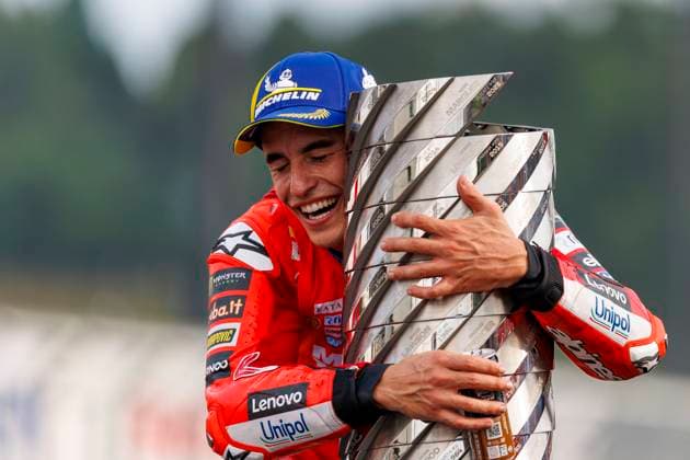 Sport Themen der Woche KW 39 September 28, 2025, Motegi, Tochigi Prefecture, Japan: Ducati Lenovo team rider Marc Marquez celebrates becoming world champion after the race during the 2025 Motul Grand Prix. Motegi Japan - ZUMAs197 20250928_aaa_s197_003 Copyright: xStephenxBlackberryx