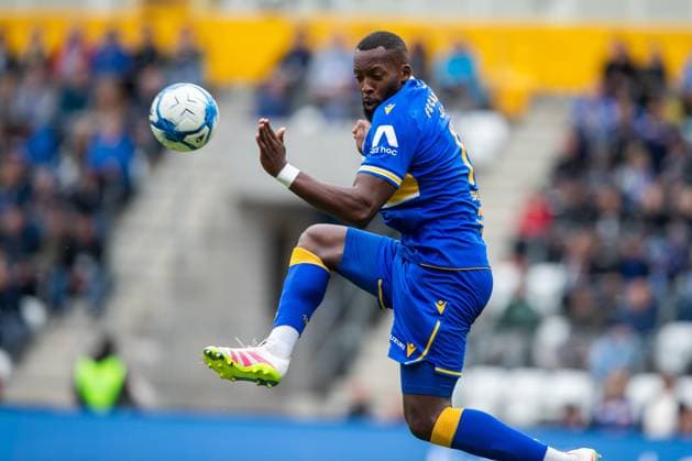 Jena , 270925, Fussball Regionalliga , FC Carl Zeiss Jena gegen Chemnitzer FC im Bild: Manasse Eshele (Jena)