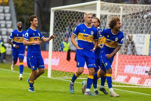Jena , 270925, Fussball Regionalliga , FC Carl Zeiss Jena gegen Chemnitzer FC im Bild: Sören Reddemann , Kevin Lankfort und Nils Butzen (Jena) jubeln über das Tor zum 1:0