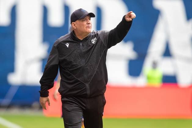 Jena , 270925, Fussball Regionalliga , FC Carl Zeiss Jena gegen Chemnitzer FC im Bild: Trainer Volkan Uluc (Jena)