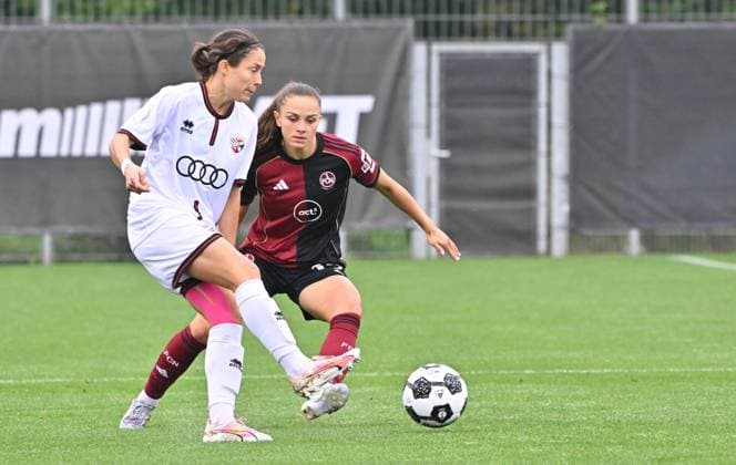 28.09.2025 - Fussball - Saison 2025 2026 - 1. DFB-Pokal - 1. Runde: FC Ingolstadt 04 FCI - 1. FC Nürnberg FCN ( Club Clubfrauen ) - Sportfoto Zink MeZi - xmexzix - Annika Kömm (26, FC Ingolstadt 04 FCI ) Sanja Homann (19, 1. FC Nürnberg FCN, rechts )
