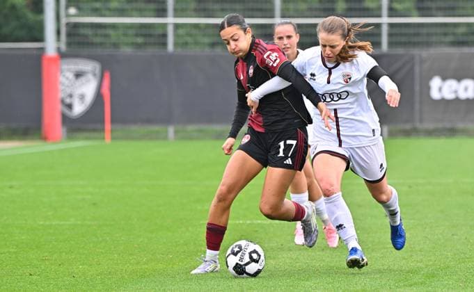 28.09.2025 - Fussball - Saison 2025 2026 - 1. DFB-Pokal - 1. Runde: FC Ingolstadt 04 FCI - 1. FC Nürnberg FCN ( Club Clubfrauen ) - Sportfoto Zink MeZi - xmexzix - Selma Licina (17, 1. FC Nürnberg FCN ) Stefanie Reischmann (24, FC Ingolstadt 04 FCI, rechts )